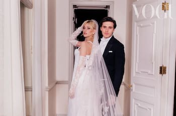 Brooklyn Beckham y Nicola Peltz se dejan ver de lo más enamorados disfrutando de un paseo