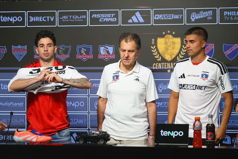 Los albos presentaron a Lautaro Pastrán y Álvaro Madrid. Foto: Agencia Aton.