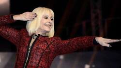 Incontables fanáticos de Raffaella Carrà llegan a darle el último adiós a la diva en su velorio en Roma