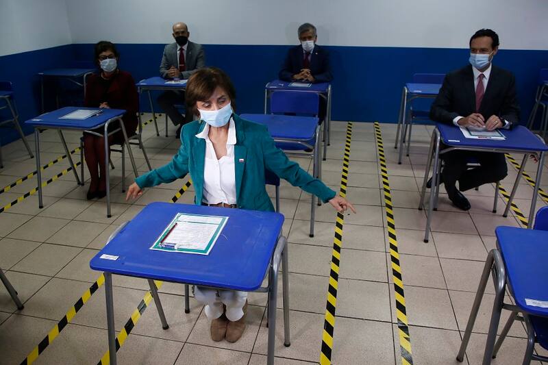 Santiago 13 noviembre 2020.
El subsecretario de Educación Superior, Juan Eduardo Vargas y la subsecretaria de Salud, Paula Daza nforman el Plan de Aplicación de la Prueba de Transición 2021 y las medidas de resguardo sanitario para la evaluación que se realizará en enero de 2021.
Marcelo Hernandez/Aton Chile