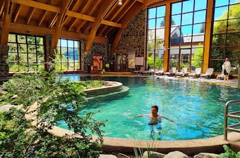 Viaja a esta ciudad rodeada de santuarios naturales en el sur de Chile: ¿Cuánto cuesta los vuelos y una estadía de TRES noches?