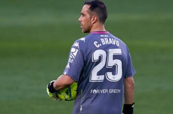 El nuevo líder que podría tener la defensa de Claudio Bravo en el Betis