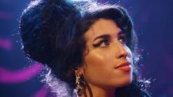 Padre de Amy Winehouse demanda a amigos de su hija por más de 730 mil libras