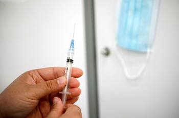 Vacuna Janssen: ISP validó el uso de la fórmula de Johnson & Johnson contra el COVID-19 en Chile