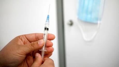 Vacuna Janssen: ISP validó el uso de la fórmula de Johnson & Johnson contra el COVID-19 en Chile