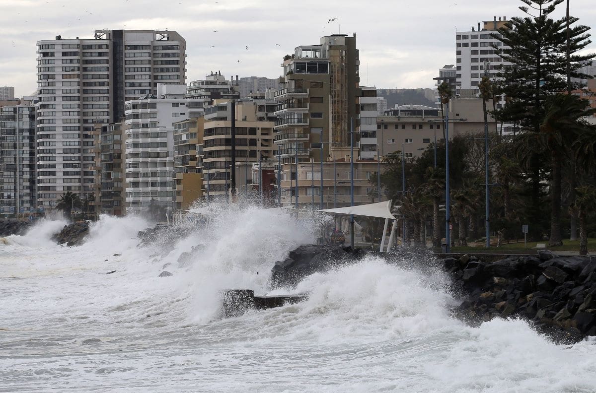 VIDEOS: fuertes marejadas afectan a sectores costeros de Chile