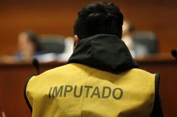 Fingió comprar sushi: Formalizan a agresor de mujer que llamó a Carabineros pidiendo comida