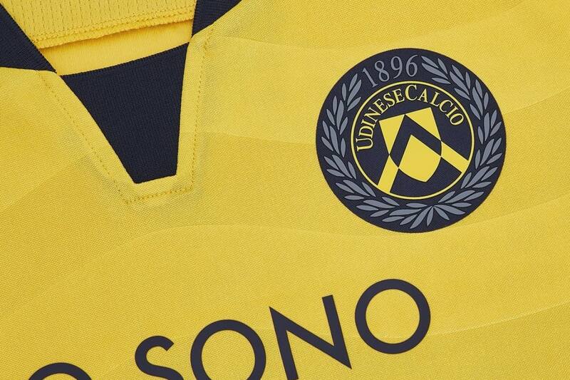 presentó su nueva camiseta de visitante para esta nueva temporada en Italia.