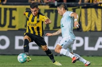Santiago Wanderers cayó ante Peñarol en el "Enfrentamiento de Decanos"