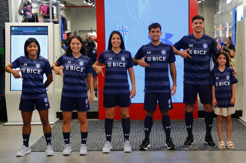 Lanzamiento de la tercera camiseta de Universidad Católica para la temporada 2023.