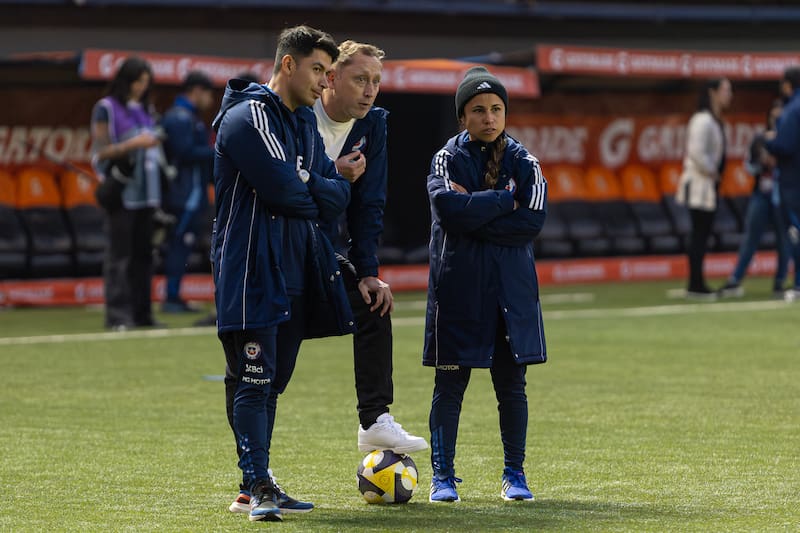 Entrenador de la Selección Chilena Femenina. Foto: Felipe Escobedo