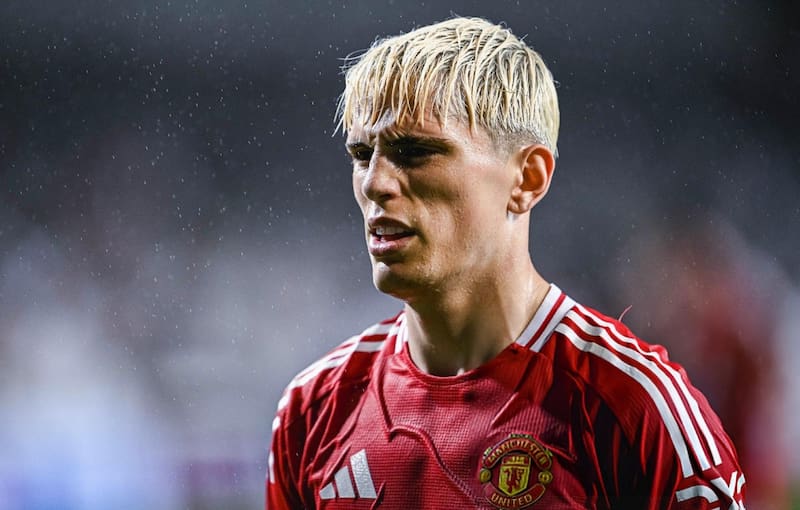 deja el Manchester United y se va al Chelsea.