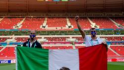 Tigres: Guido Pizarro y Nahuel Guzmán posan con la bandera de México