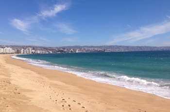 A menos de 2 horas de Santiago: en esta playa se grabaron memorables escenas de histórica teleserie de la TV