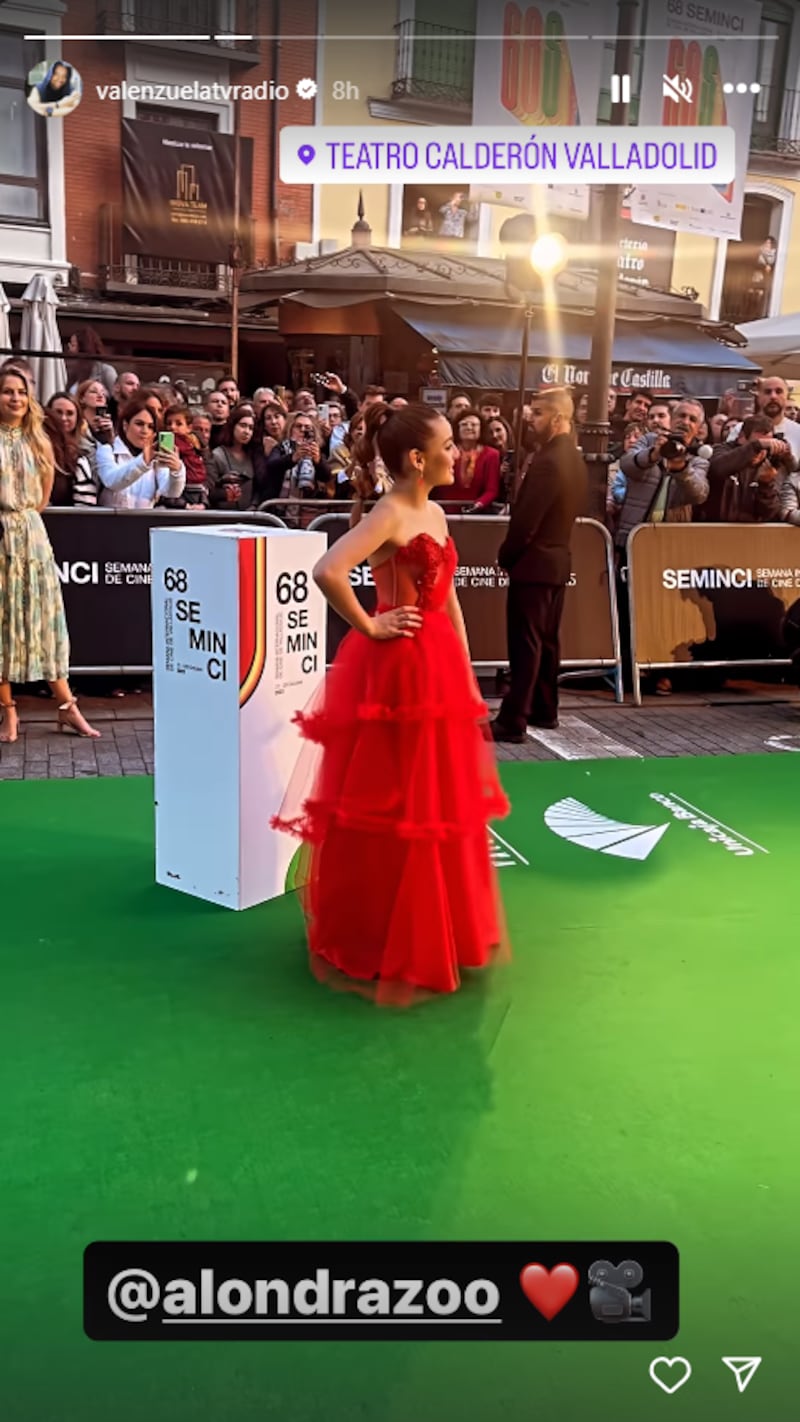 La hija del comunicador posó esta tarde vestida de gala para un Festival Internacional de Cine en Europa.
