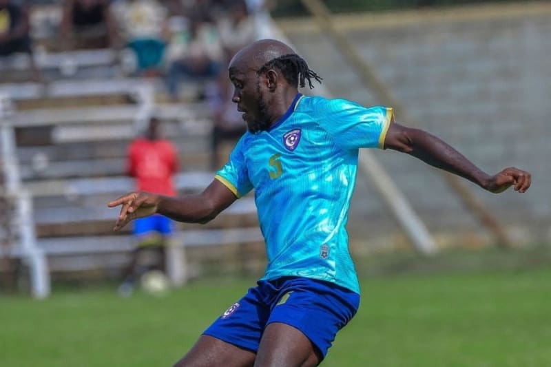 el delantero ugandés que jura que tiene 26 años de edad.