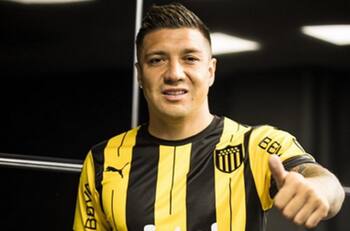 Christian Bravo: "Jugar en Peñarol es lo más impactante que he sentido"