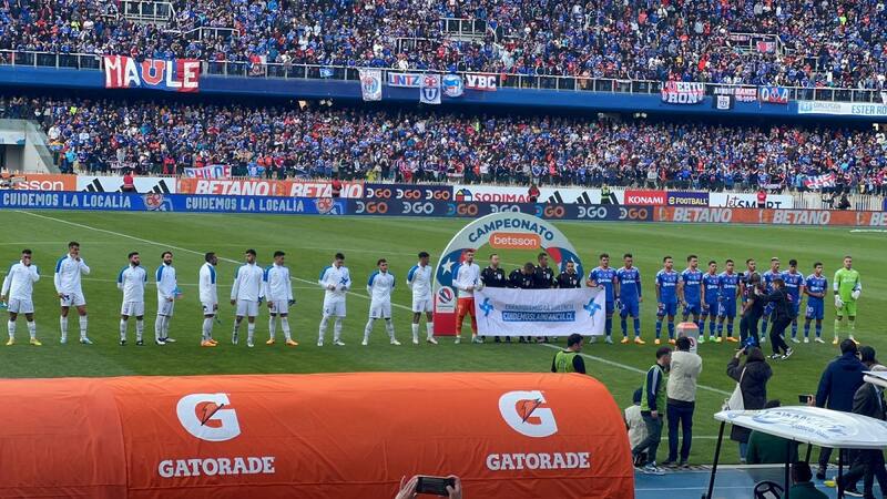 Hasta clásicos universitarios se han jugado en el recinto de la Avenida Collao. Ahora, buscan una revolucionaria solución para cuidar el estado de la cancha.