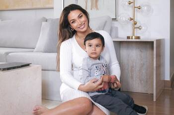 “Aplaudiendo y diciendo bravo”: Lisandra Silva mostró la emoción de su hijo al conocer a Minnie y Mickey