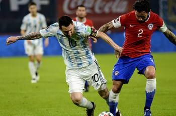 Copa América: Árbitro de la final de 2015 dirigirá el debut de La Roja ante Argentina