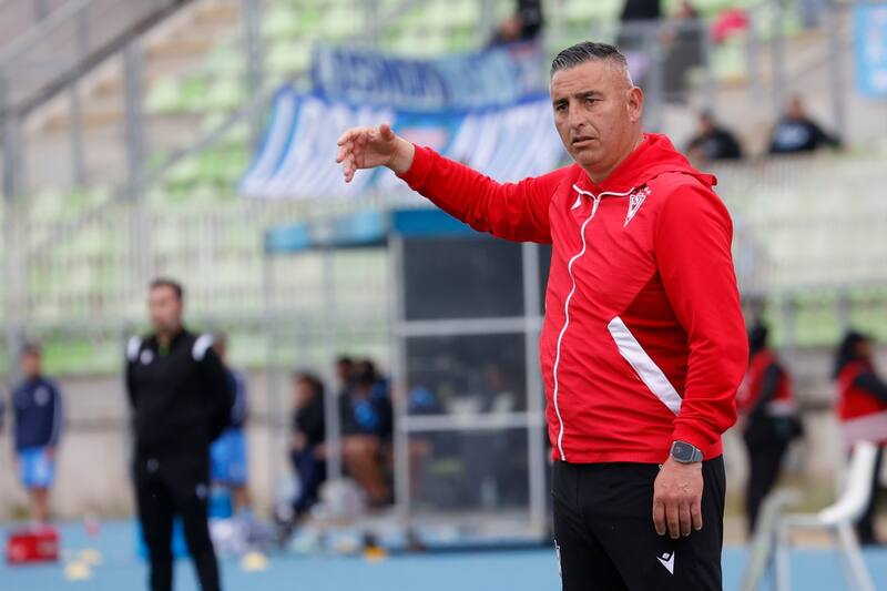 dejó de ser el técnico de Wanderers. Foto: Agencia Aton.