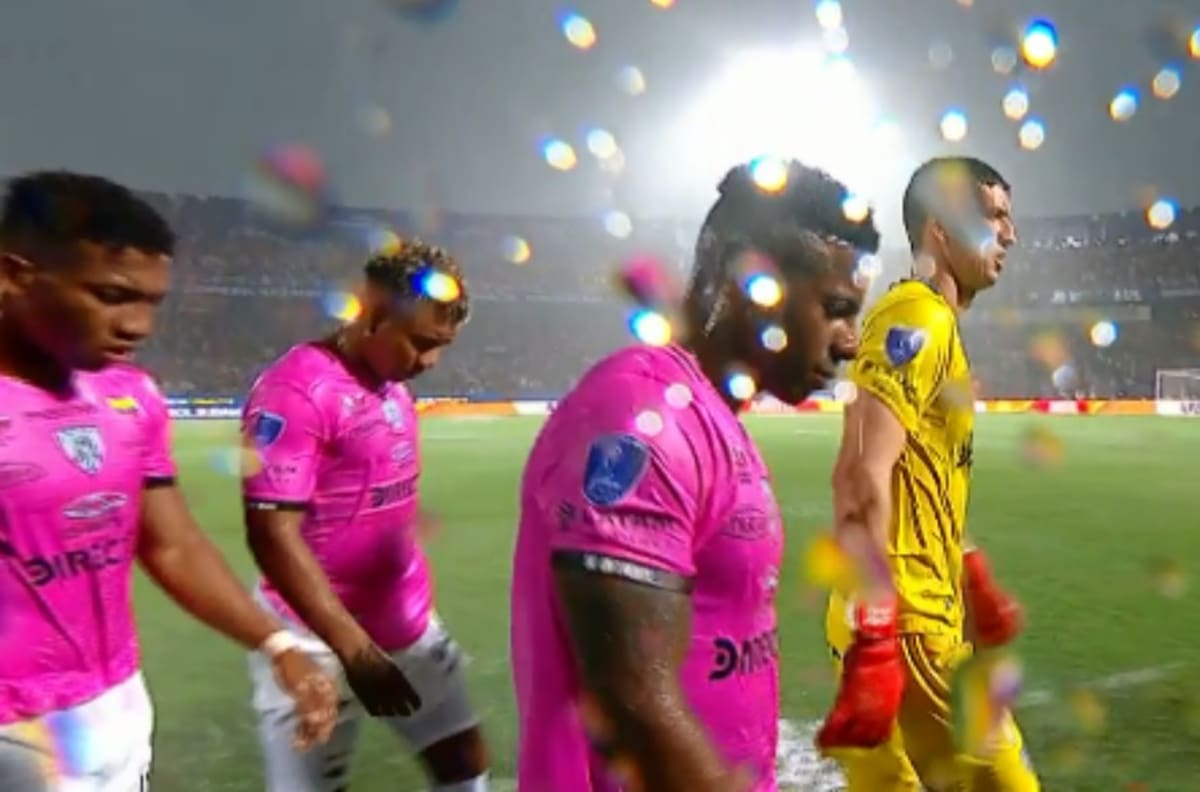 Final de la Copa Sudamericana quedó en suspenso tras larga pausa por intensa tormenta