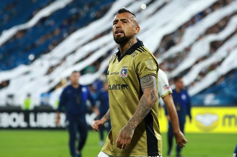 Arturo Vidal en el partido contra Alianza Lima en Perú.