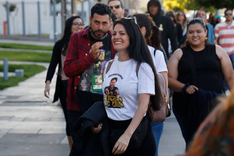 Público que espera ver a George Harris en la Quinta Vergara.