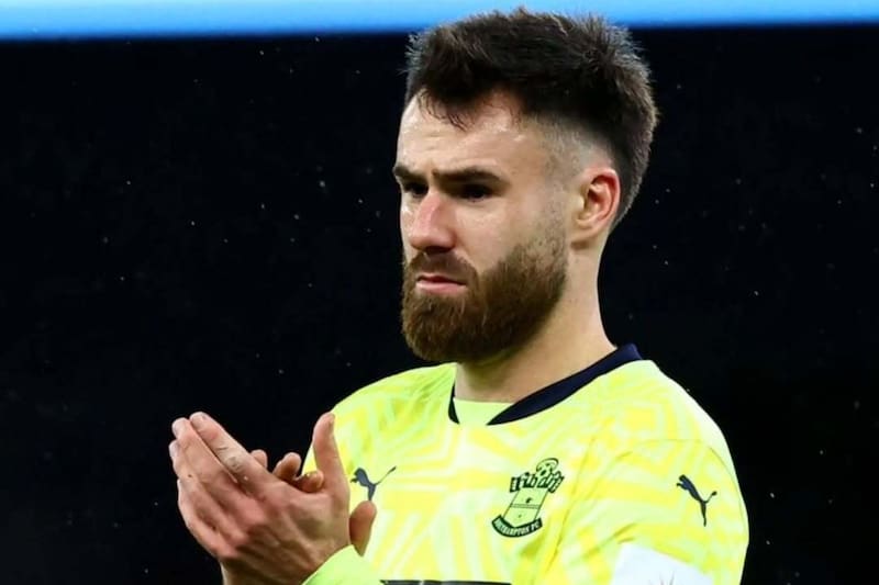 podría ganar terreno en el Southampton con el cambio de técnico de los Santos.