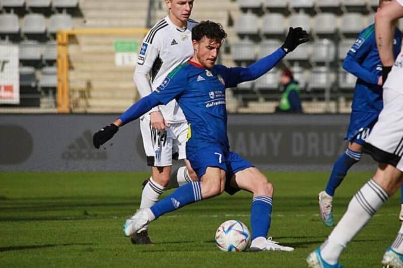 Ángelo Henríquez en el Miedź Legnica.