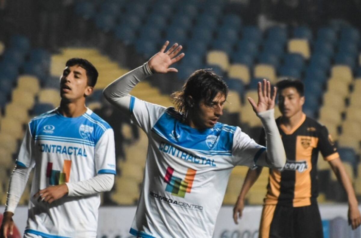 Fernández Vial anota desafortunado autogol ante Deportes Recoleta