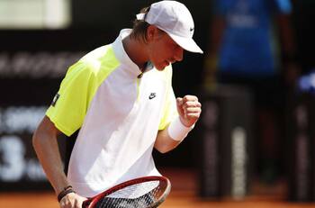 Denis Shapovalov venció a Ugo Humbert y se metió en cuartos del Masters de Roma
