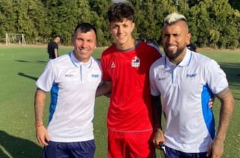 Los detalles desconocidos de cómo se portan Arturo Vidal y Gary Medel en el curso de técnico del INAF