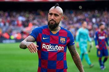 Arturo Vidal aparece como titular en el reestreno de Barcelona ante Mallorca
