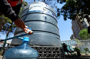 Aguas Andinas confirma que sectores acotados de 5 comunas de la RM tendrán cortes de agua