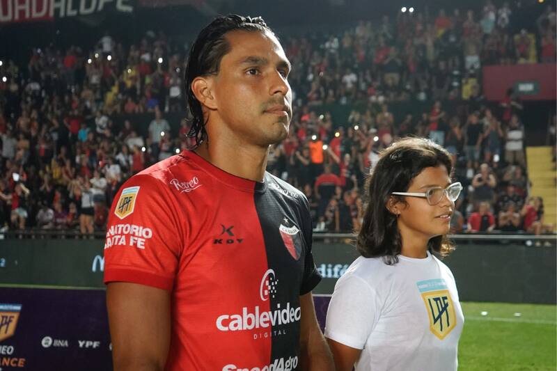Colón de Santa Fe visita este sábado a Colo Colo en el Estadio Monumental.