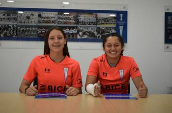 Comenzó la era profesional en la UC Femenina: el club le hizo contratos a dos de sus jugadoras