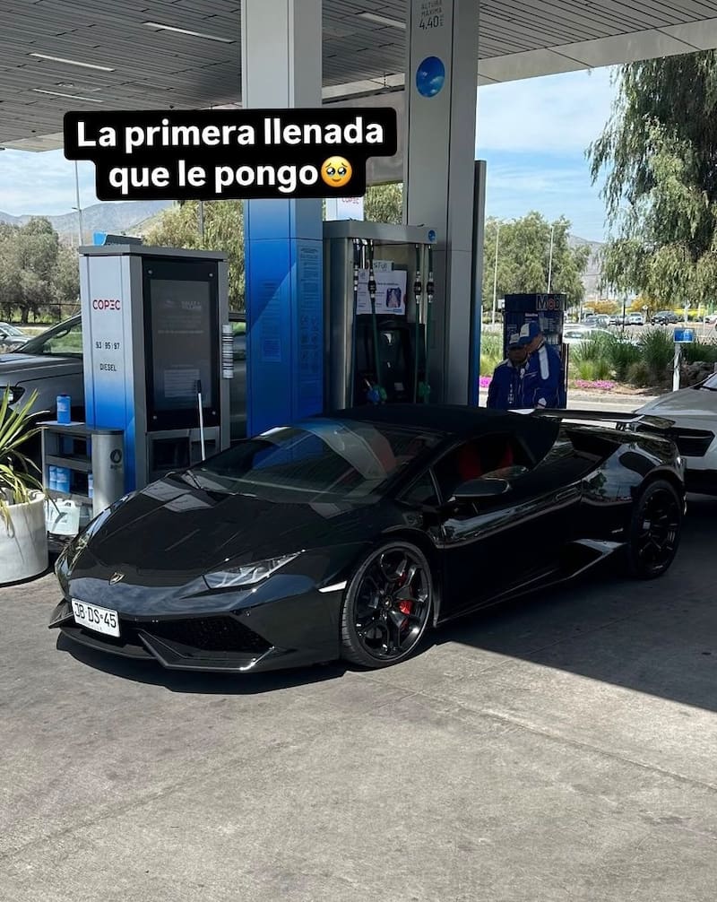 Nano Calderón estrenó su nuevo auto.