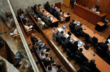 Fraude en Carabineros: Juicio será en junio y con medidas especiales por la alta cantidad de involucrados