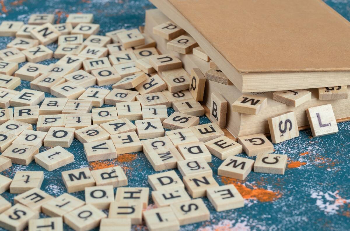 ¿Qué significa "hagioscopio"? Conoce las nuevas palabras incorporadas al diccionario por la RAE