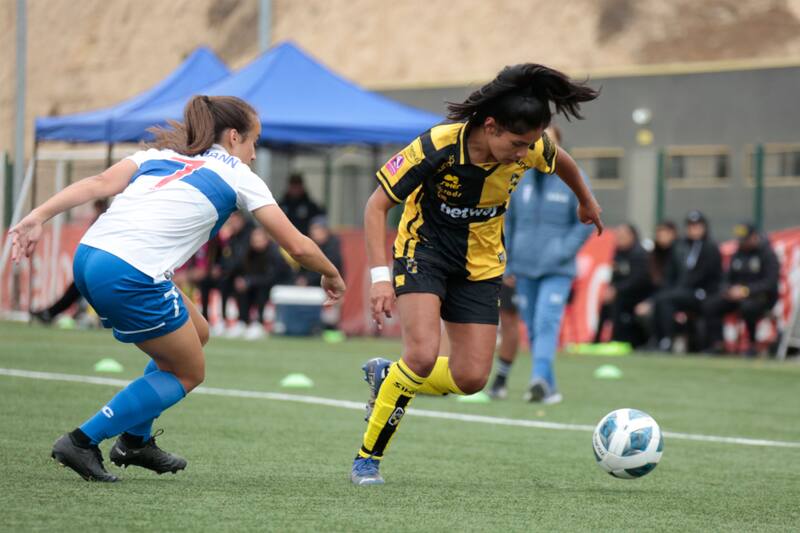 Coquimbo Unido y la UC animaron un partidazo en el Complejo Las Rosas. Foto: Prensa Coquimbo Unido.