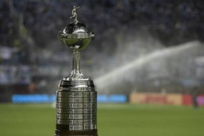 Cuatro equipos chilenos jugarán la Copa Libertadores 2025: Colo Colo, la U, Iquique y Ñublense.