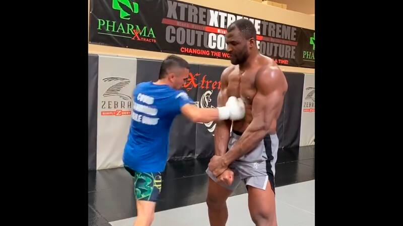 FUTBOL, U. DE CHILE VS SANTIAGO WANDERERS
DECIMA FECHA, CAMPEONATO DE APERTURA 2011
LOS JUGADORES DE UNIVERSIDAD DE CHILE CHARLES ARANGUIZ, IZQUIERDA, Y FELIPE SEYMOUR CELEBRAN EL AUTOGOL DE ERIK GODOY DE SANTIAGO WANDERERS DURANTE EL PARTIDO DISPUTADO EN EL ESTADIO SANTA LAURA.
03/04/2011
SANTIAGO, CHILE
ANDRES PINA/PHOTOSPORT
SOCCER, U. DE CHILE VS SANTIAGO WANDERERS
TENTH DATE, APERTURE CHAMPIONSHIP 2011
UNIVERSIDAD DE CHILE'S PLAYERS CHARLES ARANGUIZ, LEFT, AND FELIPE SEYMOUR, CELEBRATE SANTIAGO WANDERERS ERIK GODOY'S AUTOGOAL DURING THEIR FIRST DIVISION SOCCER MATCH AT SANTA LAURA STADIUM IN SANTIAGO, CHILE.
03/04/2011
ANDRES PINA/PHOTOSPORT
