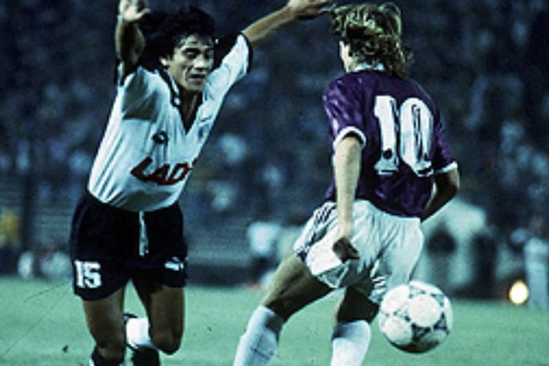 Deportes Concepción frente a Colo Colo en el Grupo B de la edición de ese año.