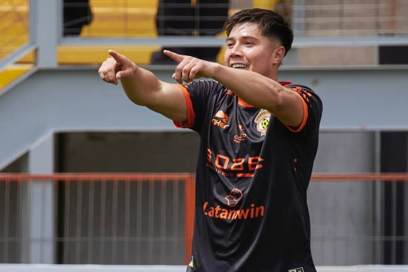 El delantero no seguirá en Cobreloa. Foto: @aldrixjara en Instagram.