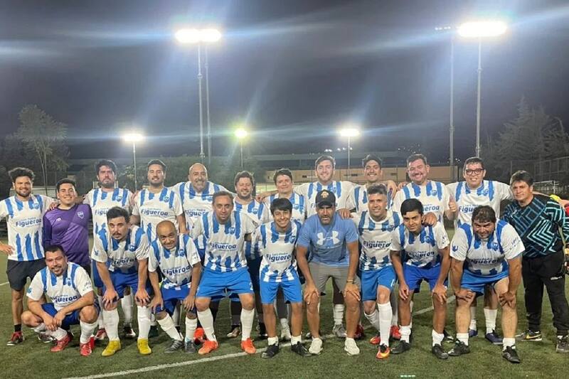 El exseleccionado chileno tiene una escuela de fútbol para adultos.
@escuelalpf