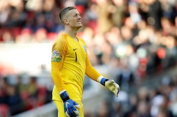 Arquero titular de Inglaterra fue captado en plena pelea a las afueras de un bar