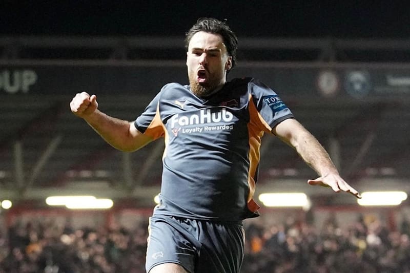 Desde eInglaterra revelaron el salario semanal del chileno en Derby County. Foto: Derby County.