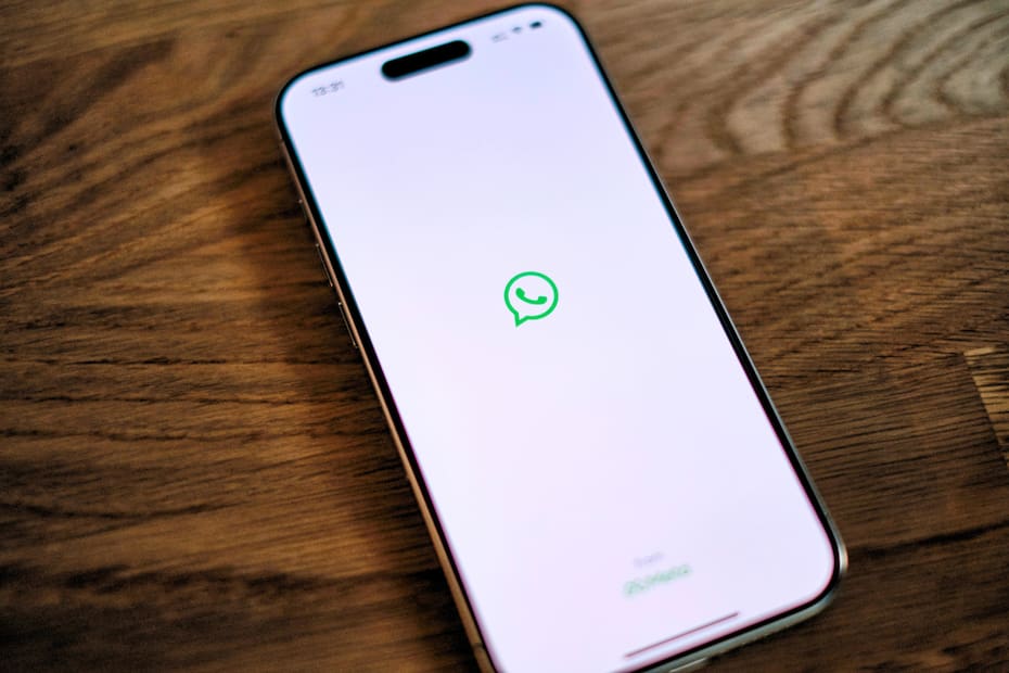 La aplicación de mensajería se actualiza constantemente para mejorar sus características de seguridad e implementar nuevas funcionalidades. Créditos: Unsplash.