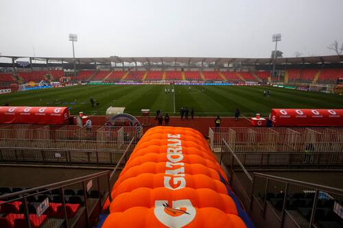 fue criticado por el estado de su cancha. Foto: Aton.